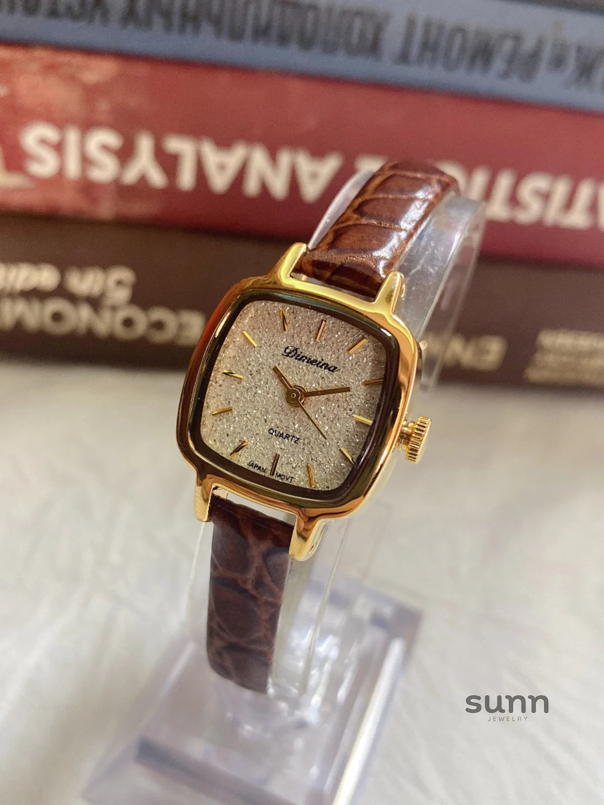 Yatziry Vintage Gold Tone Watch