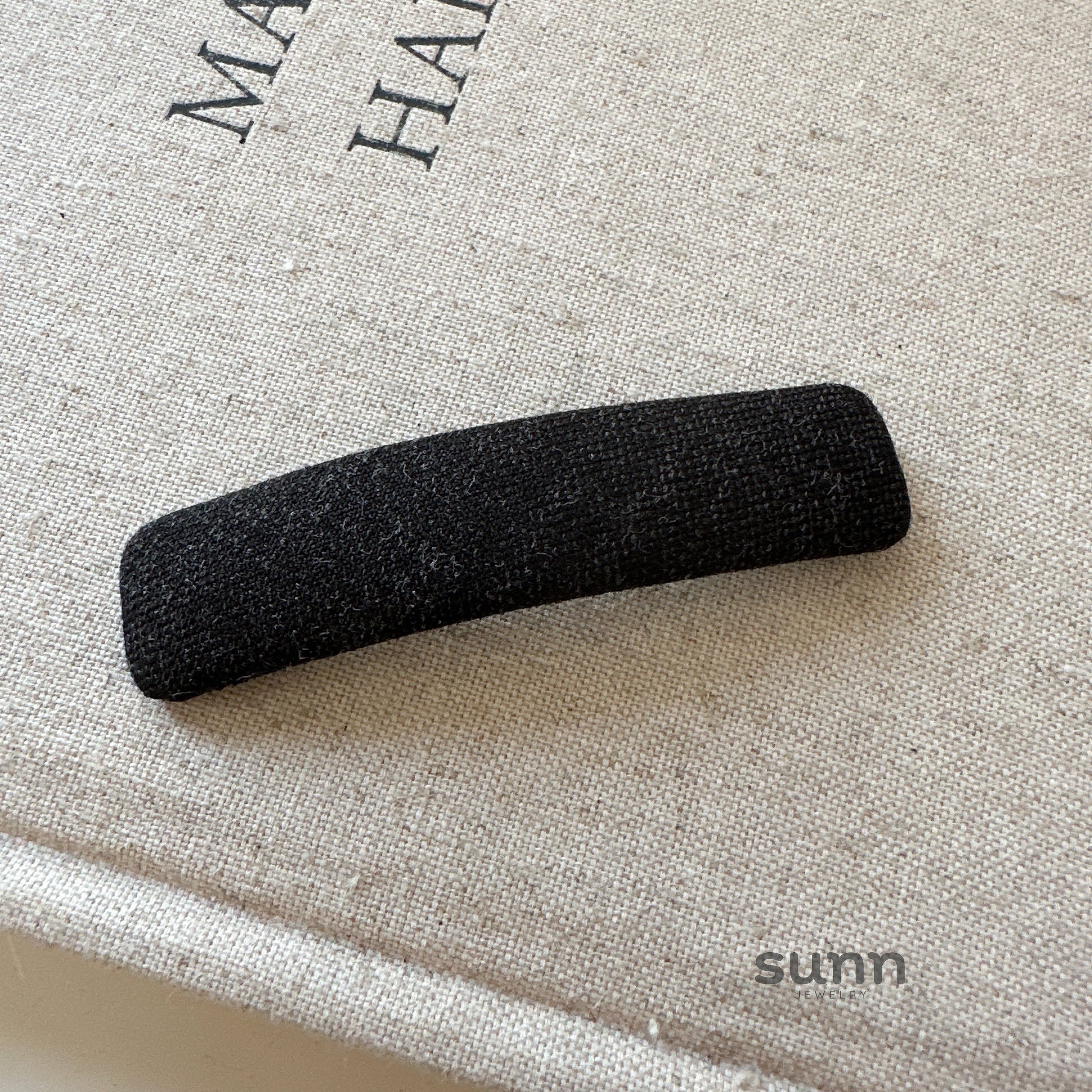 Yelitza Minimalist Fabric Hair Clip [VWIHBPGN]