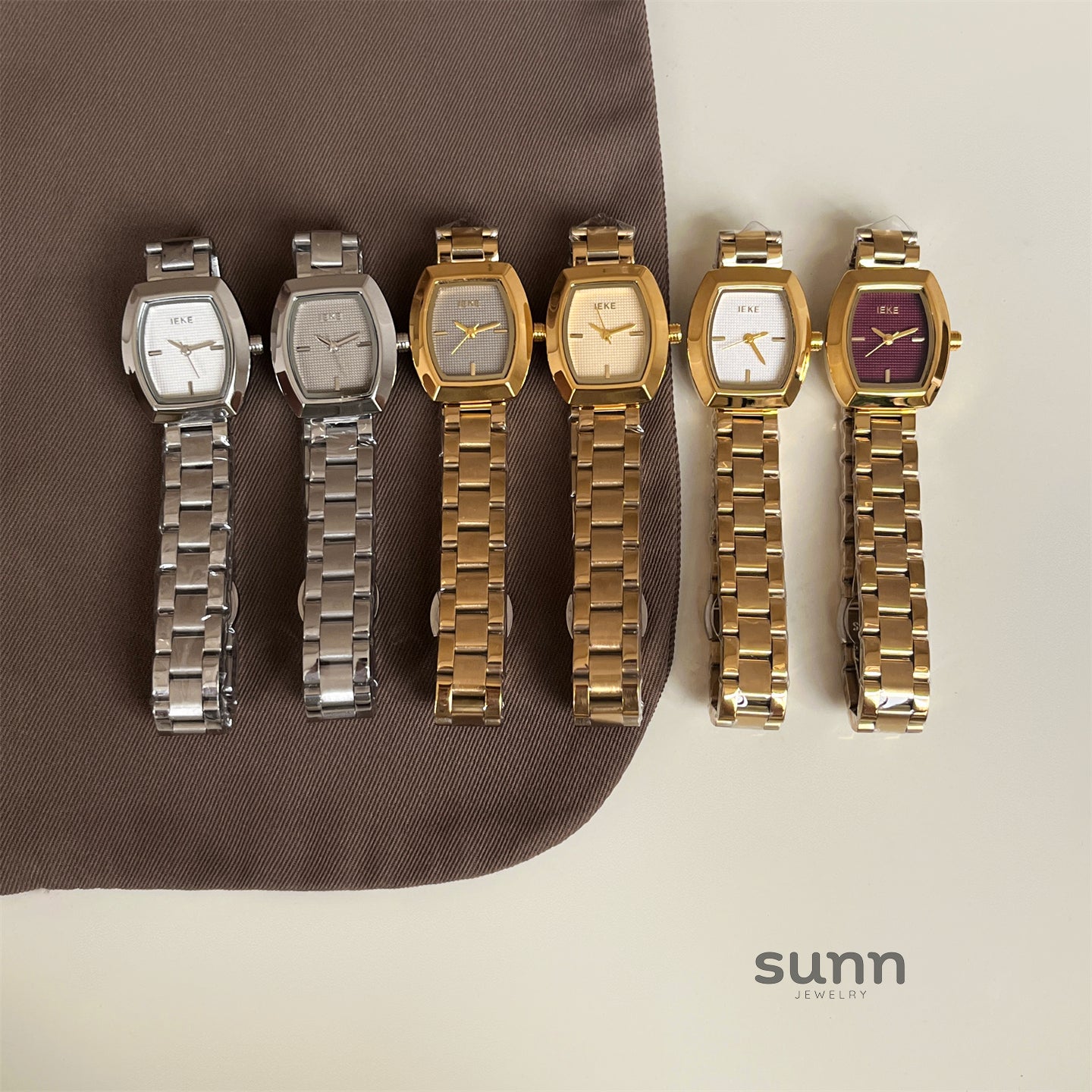 Yui Barrel Gold Wristwatch [W2TIZSMW]