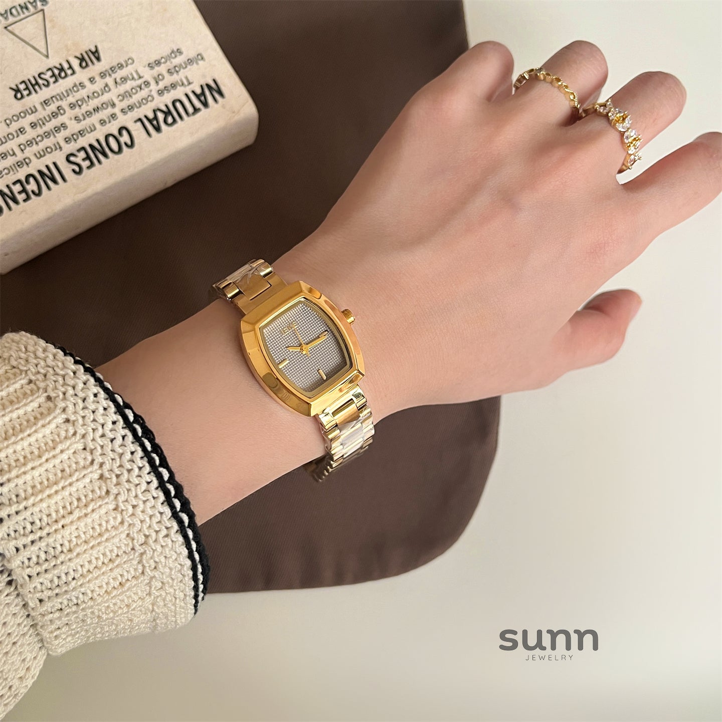 Yui Barrel Gold Wristwatch [BMTIOGPT]