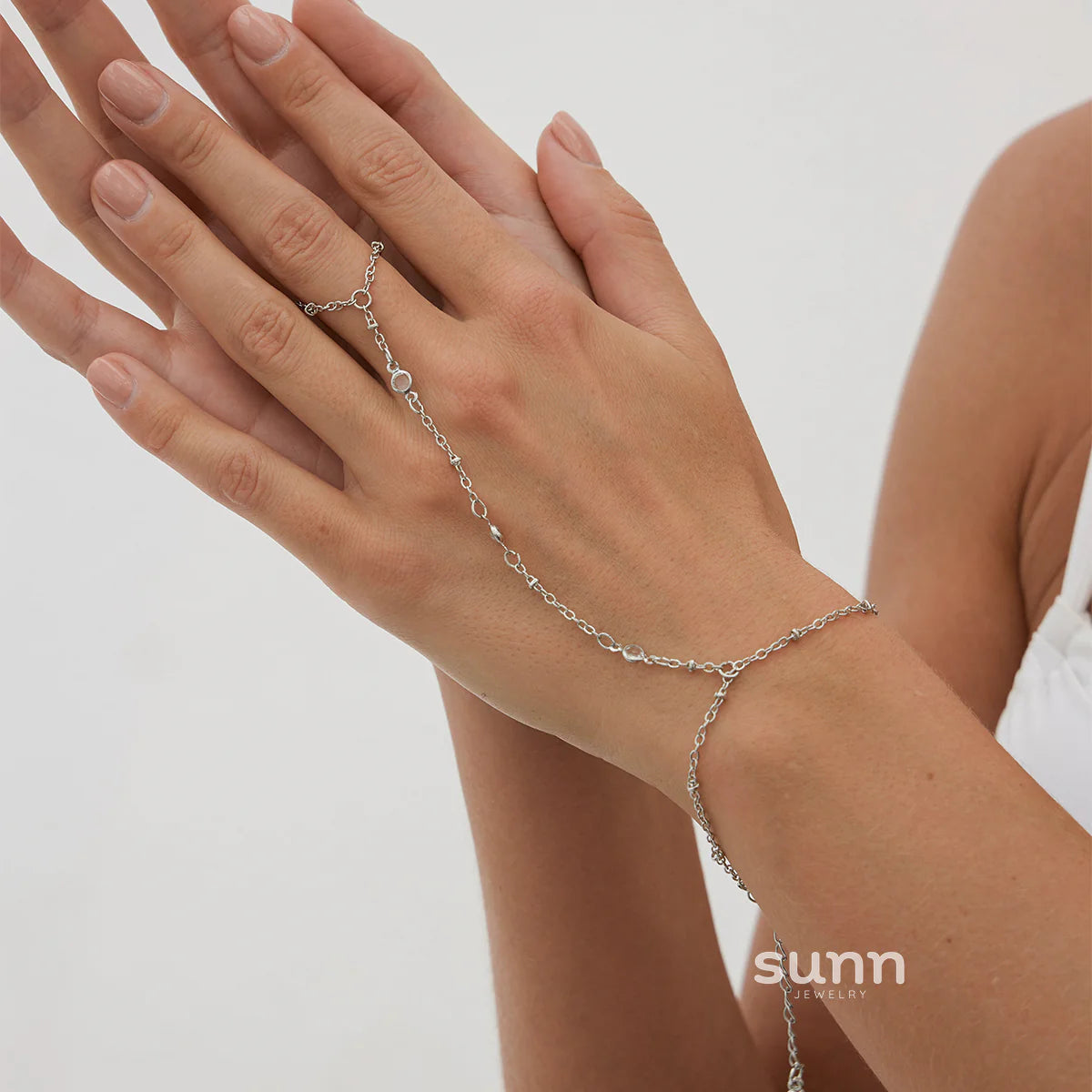 Yuna Pearl Tassel Hand Chain