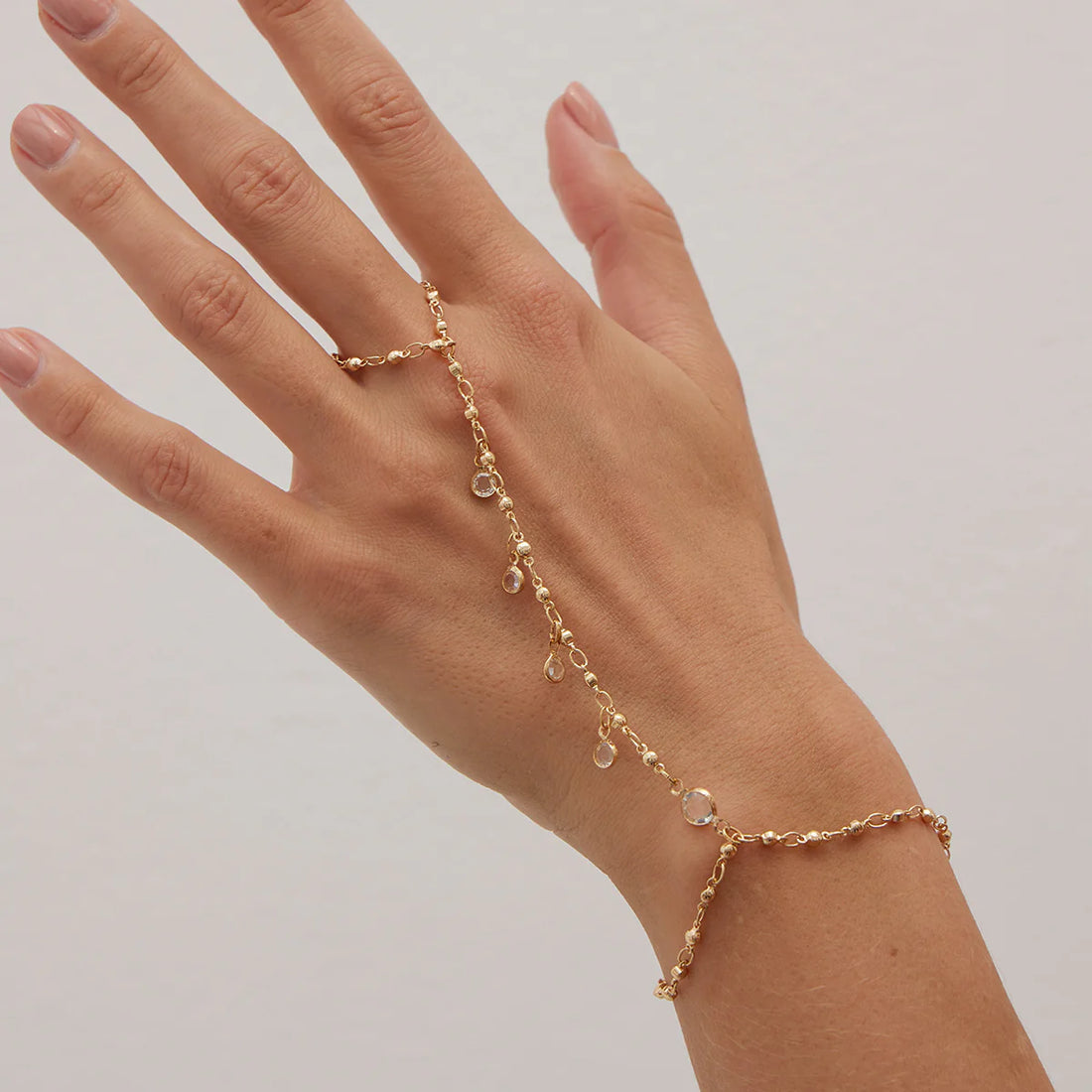 Yuna Pearl Tassel Hand Chain