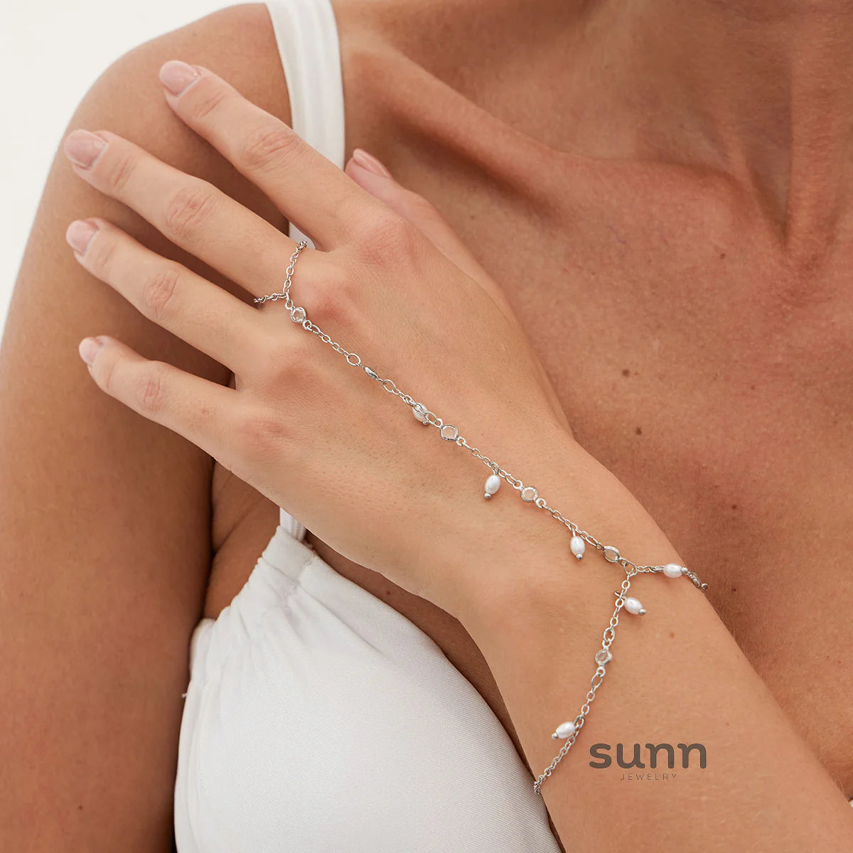Yuna Pearl Tassel Hand Chain