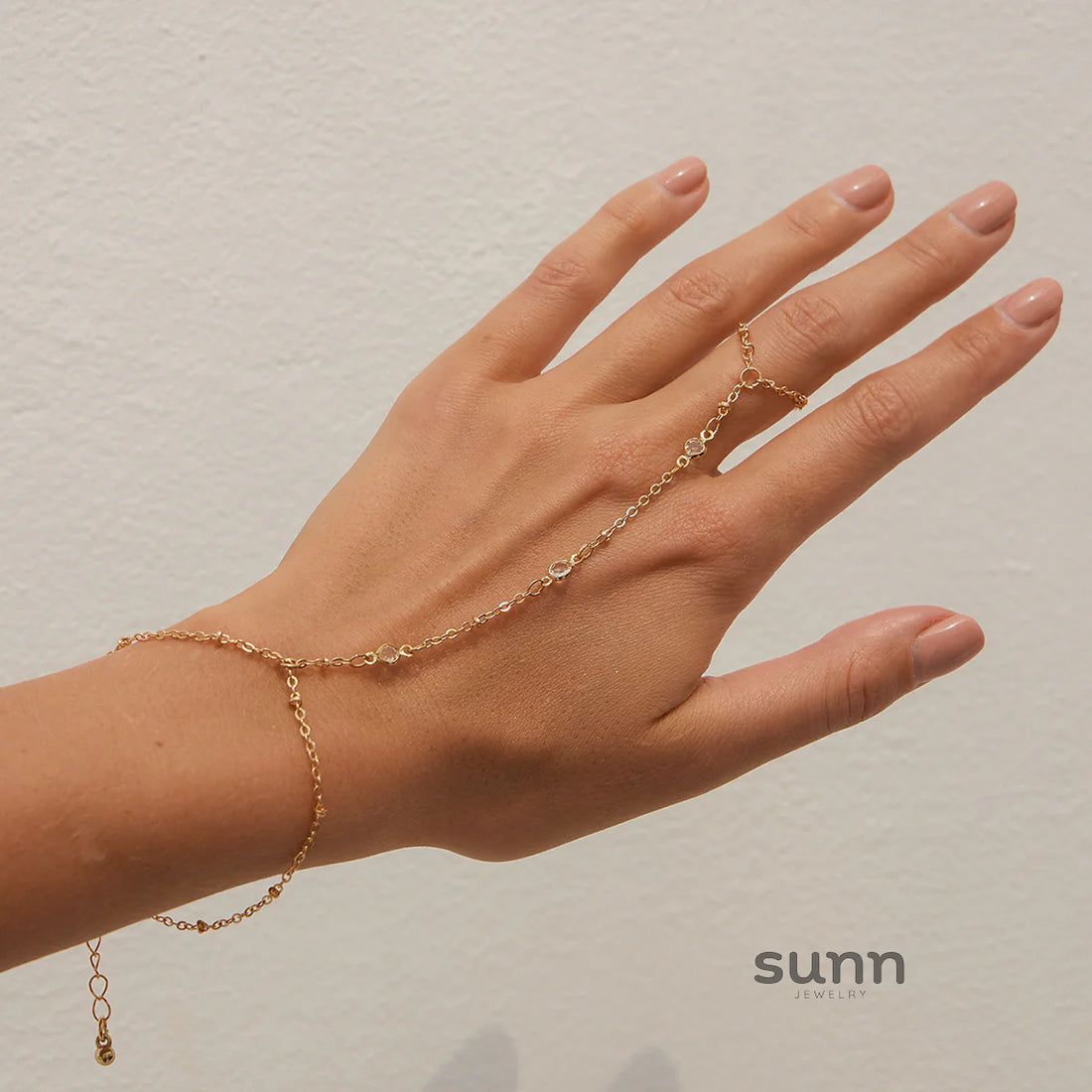 Yuna Pearl Tassel Hand Chain