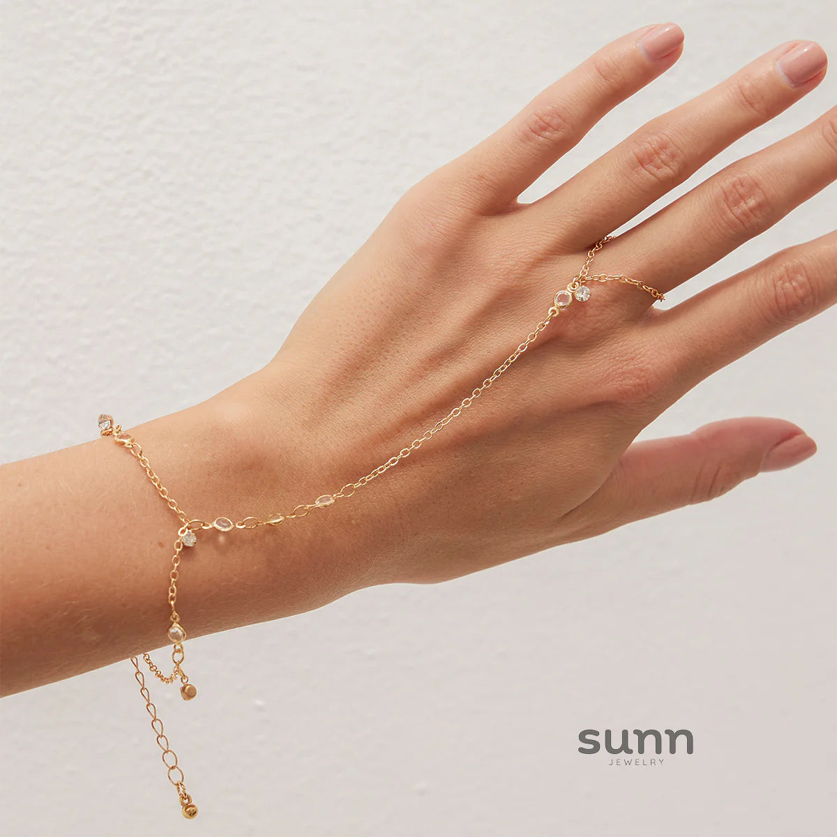 Yuna Pearl Tassel Hand Chain