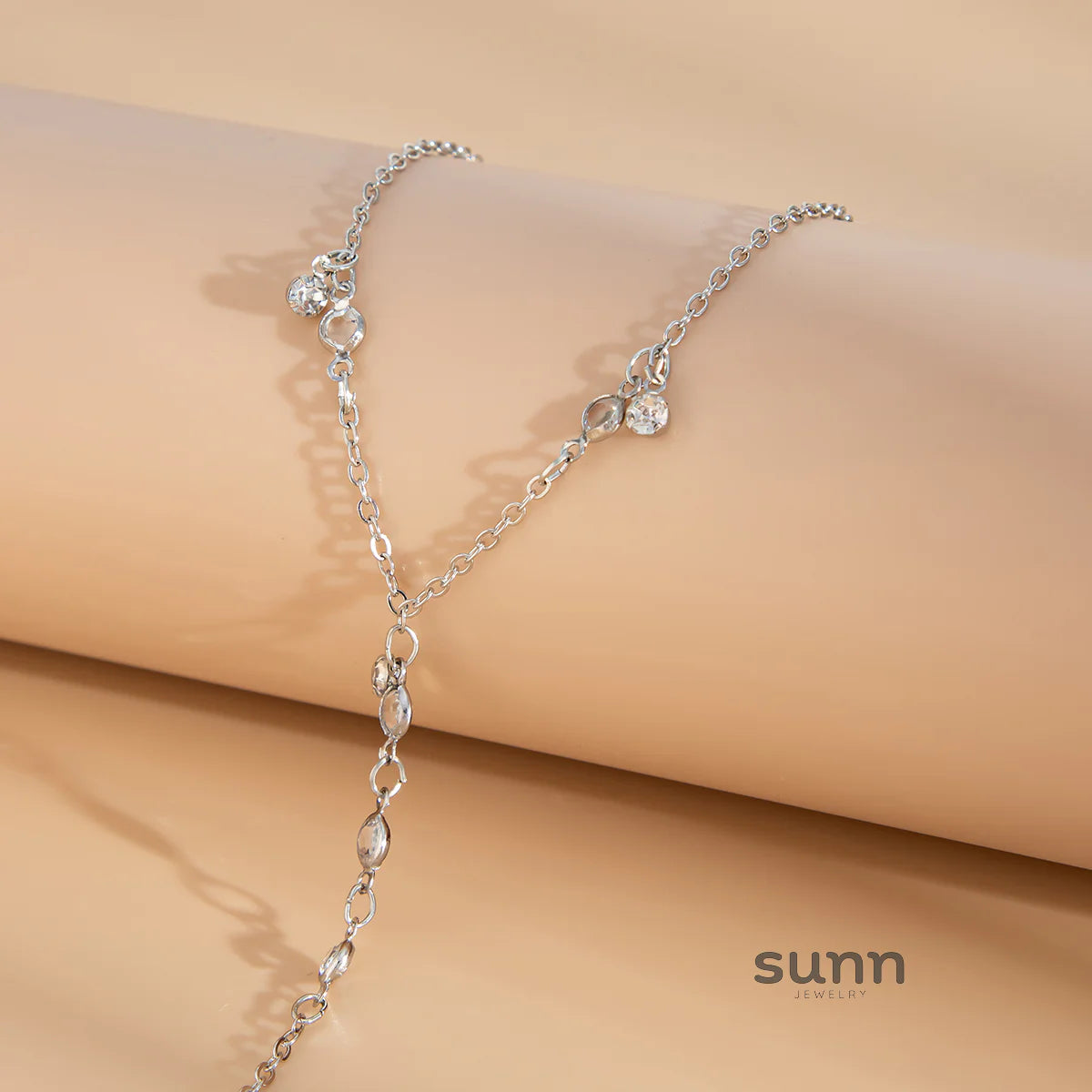 Yuna Pearl Tassel Hand Chain