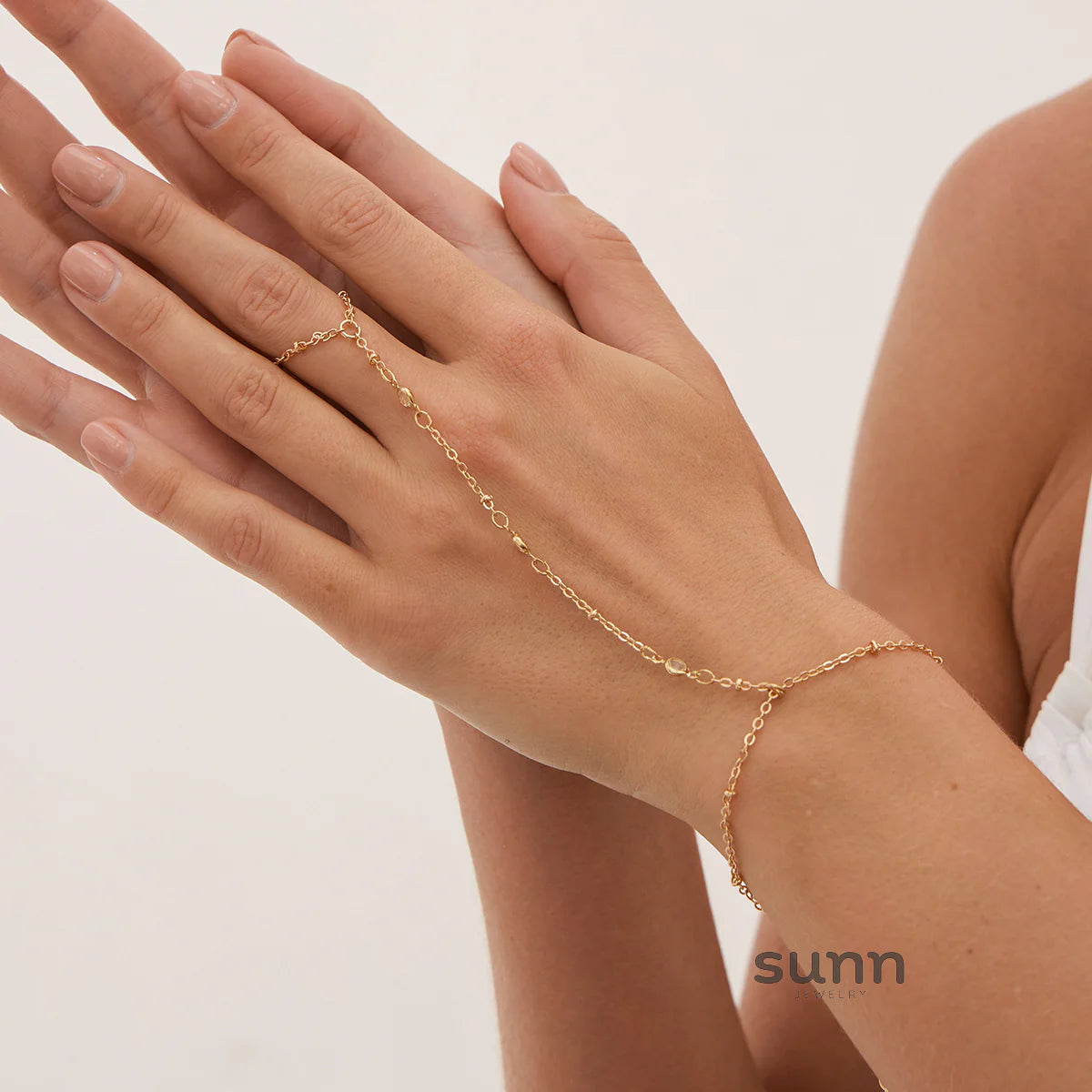 Yuna Pearl Tassel Hand Chain