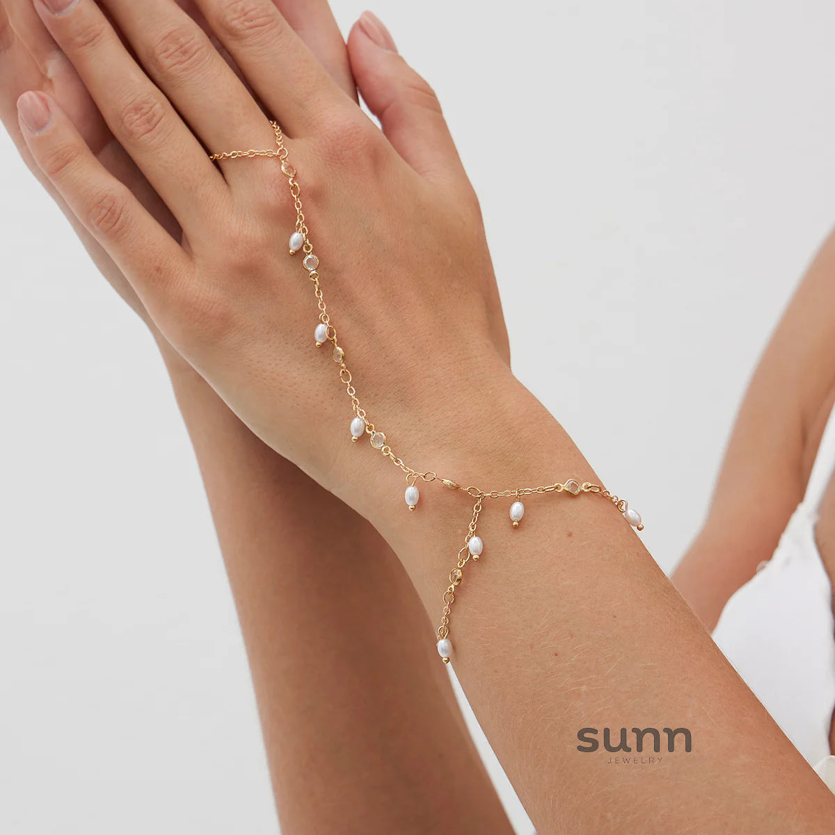Yuna Pearl Tassel Hand Chain