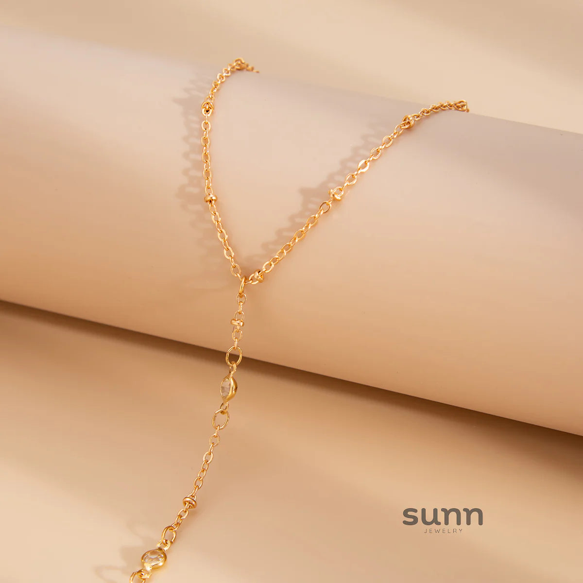 Yuna Pearl Tassel Hand Chain