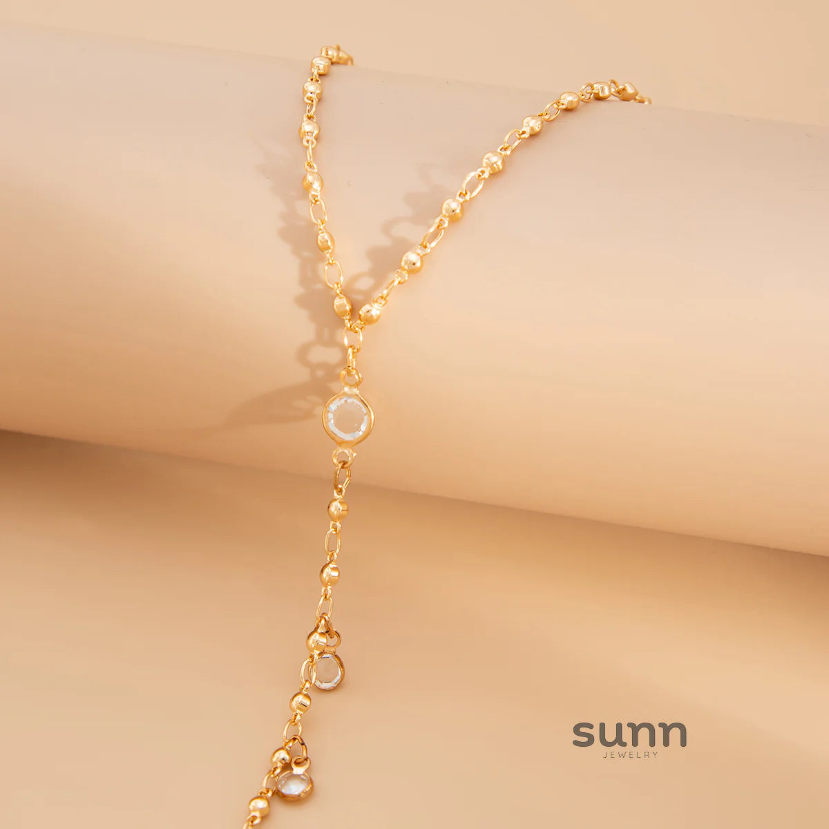 Yuna Pearl Tassel Hand Chain