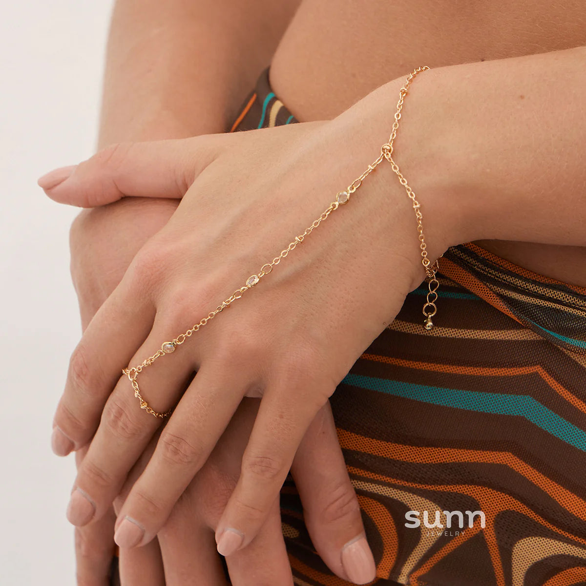 Yuna Pearl Tassel Hand Chain