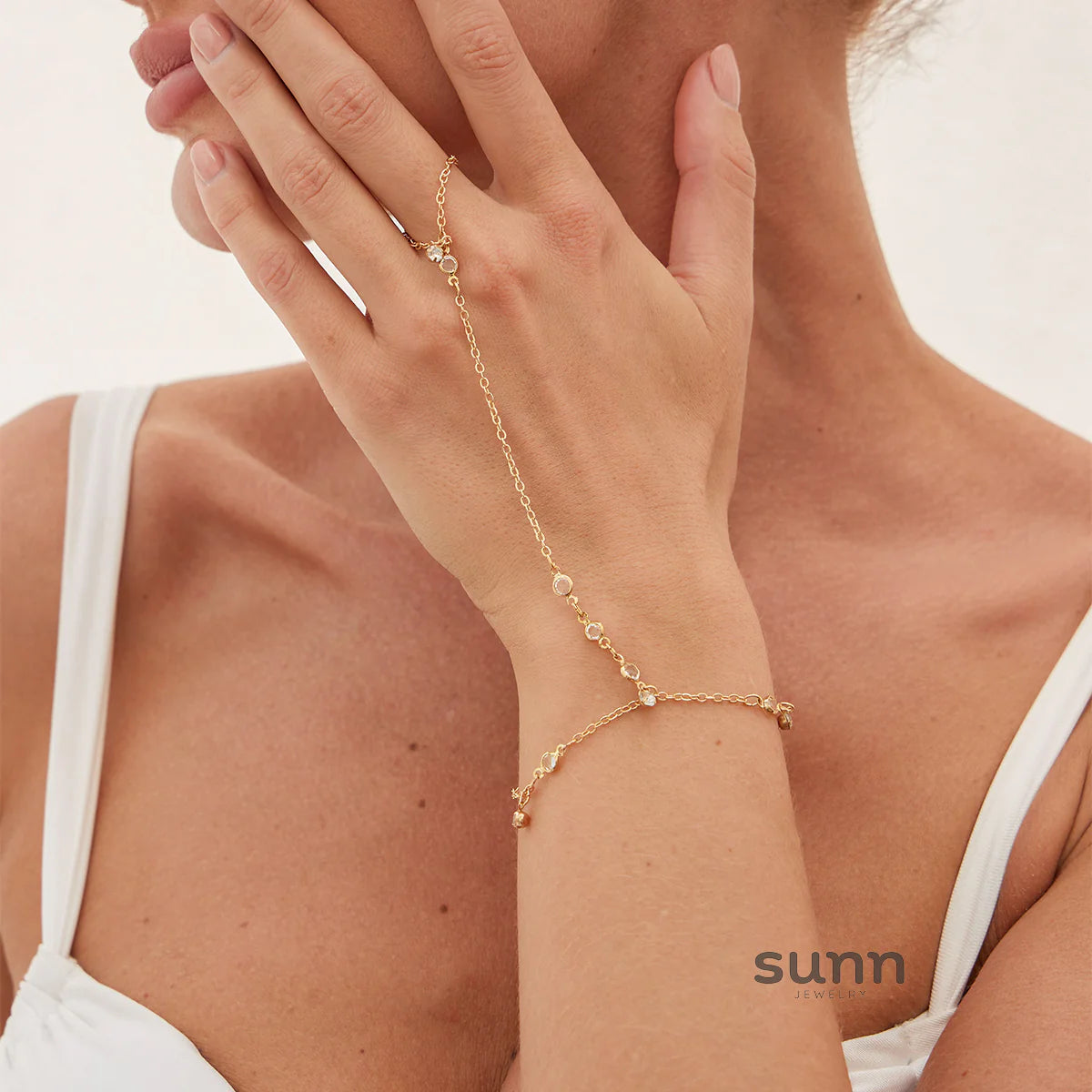 Yuna Pearl Tassel Hand Chain