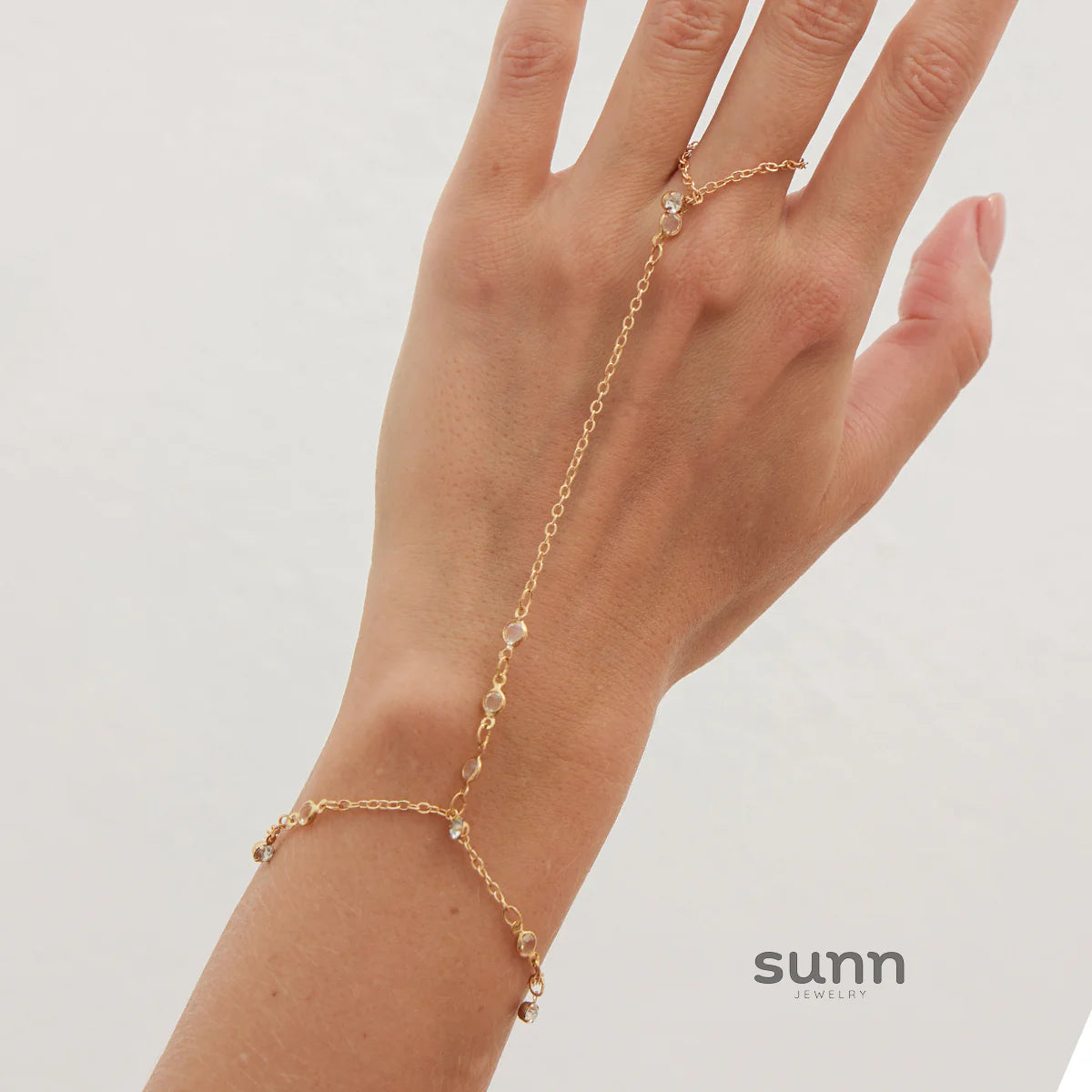 Yuna Pearl Tassel Hand Chain