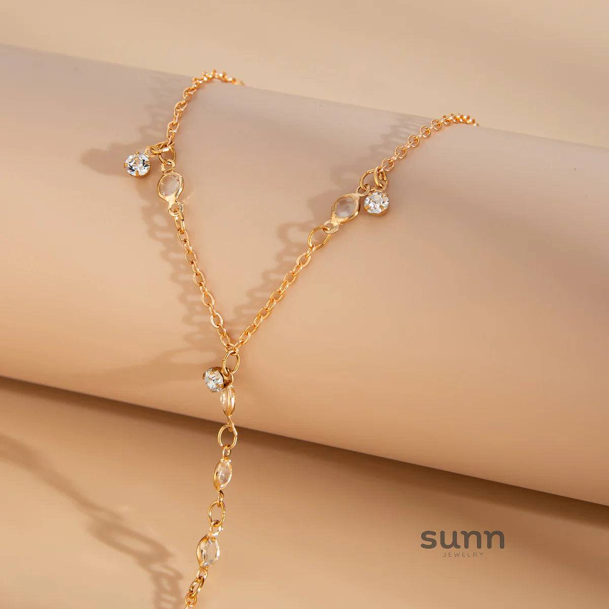 Yuna Pearl Tassel Hand Chain