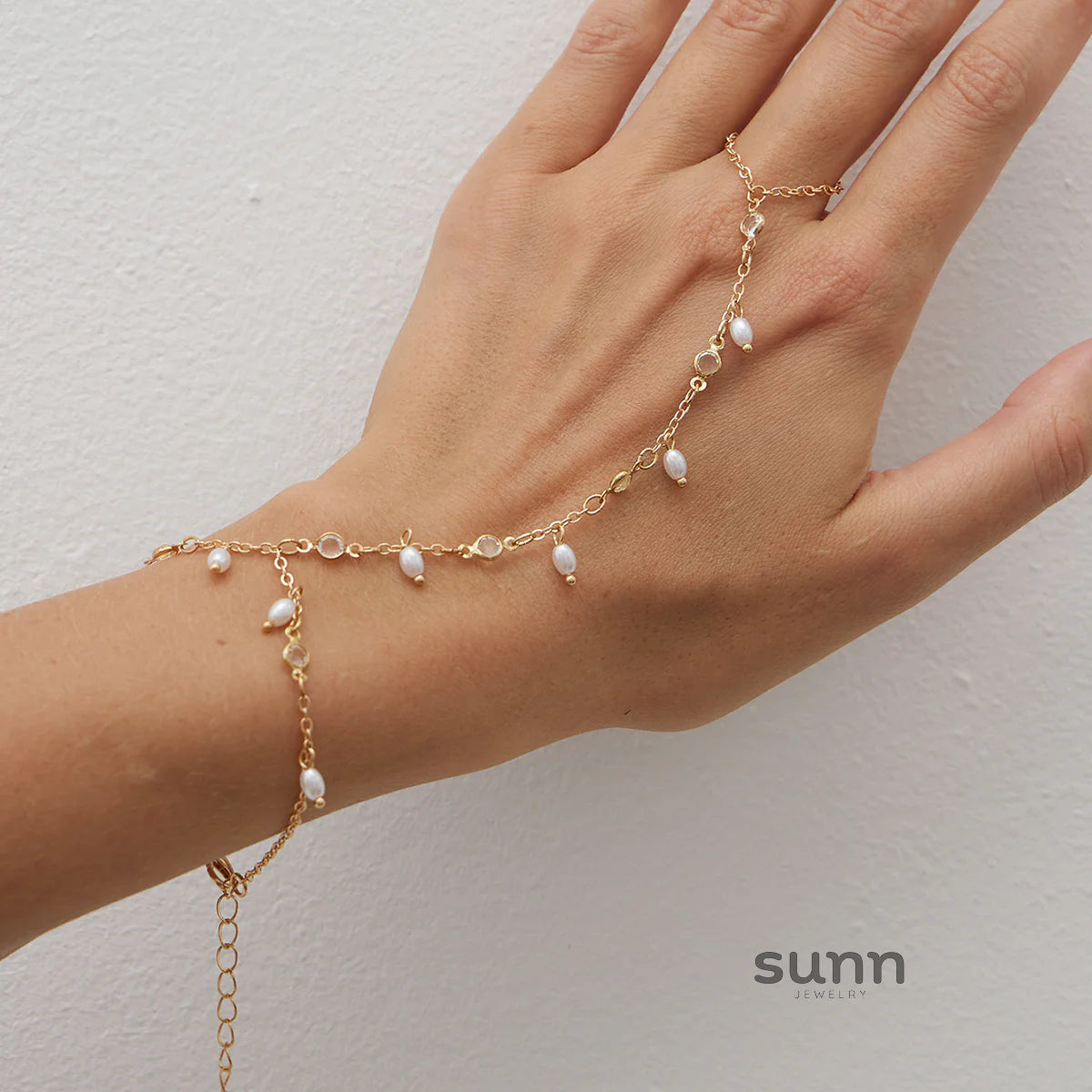 Yuna Pearl Tassel Hand Chain