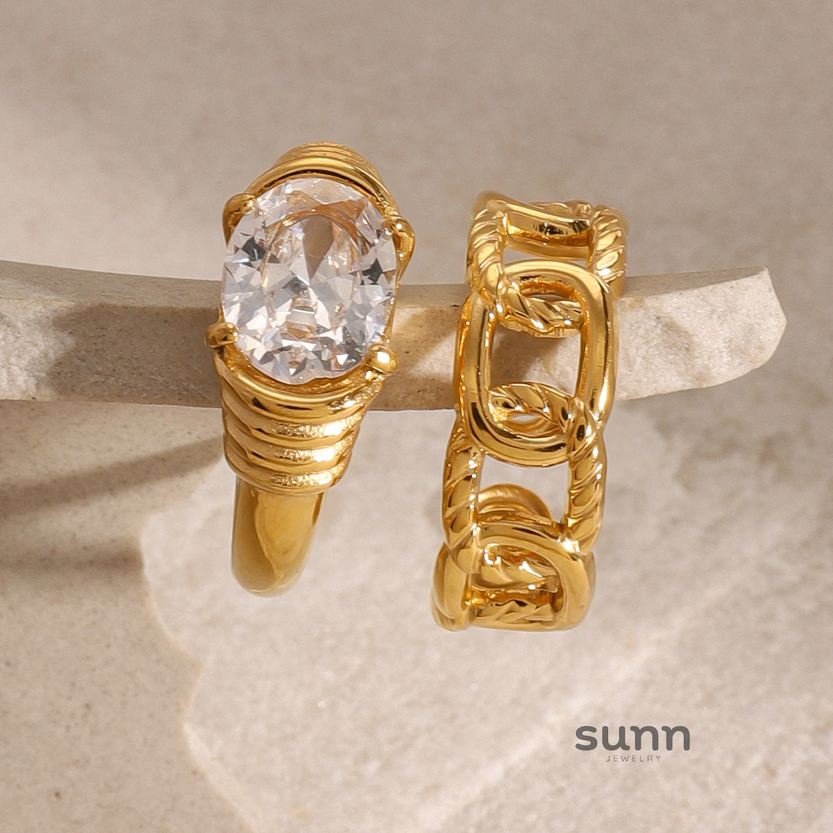 Yurani Oval Rhinestone Ring [M4PL6K3B]