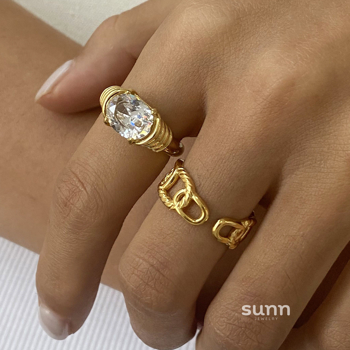 Yurani Oval Rhinestone Ring [L8FO5VTK]