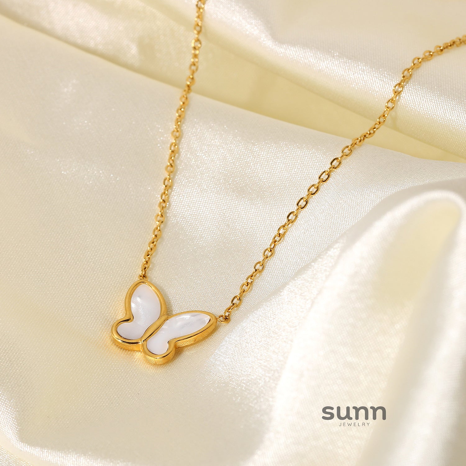 Yzabella White Shell Butterfly Necklace [6NY4GM6Q]