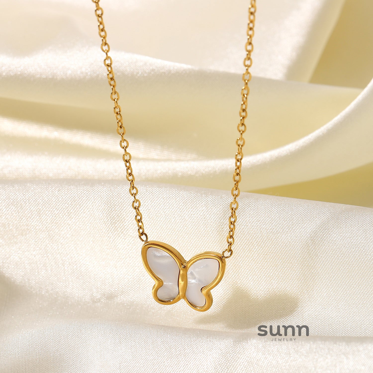 Yzabella White Shell Butterfly Necklace [RXRIWW2U]