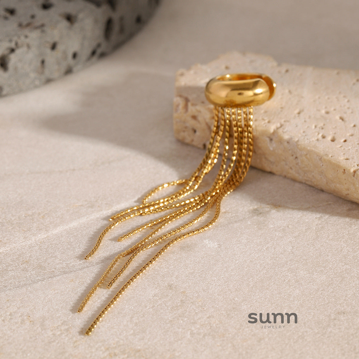 Zahira Tassel Ear Cuff [0XM3NEUQ]