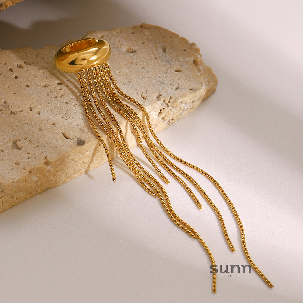 Zahira Tassel Ear Cuff [VPE59G59]