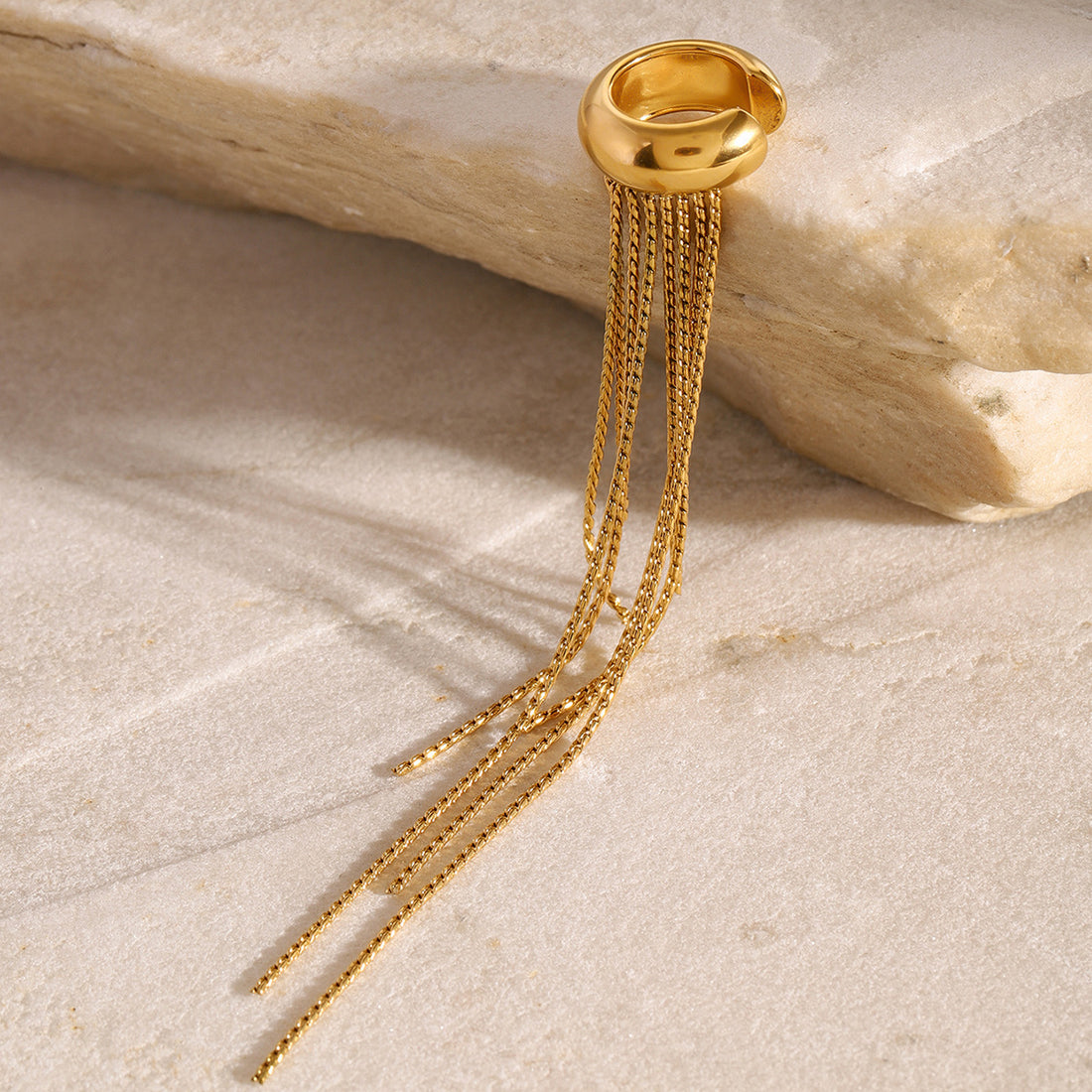Zahira Tassel Ear Cuff [VPE59G59]