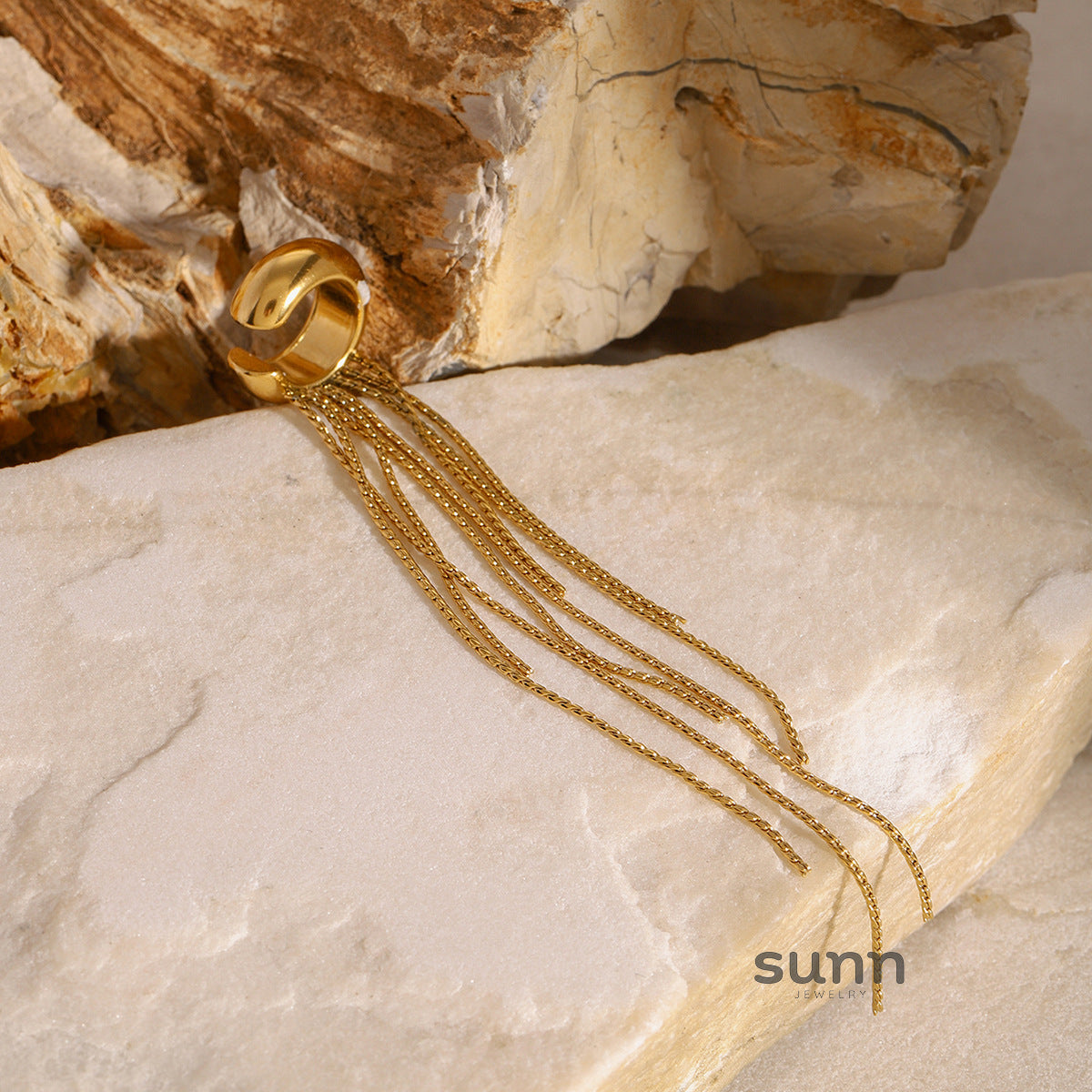 Zahira Tassel Ear Cuff [UUU0D51V]