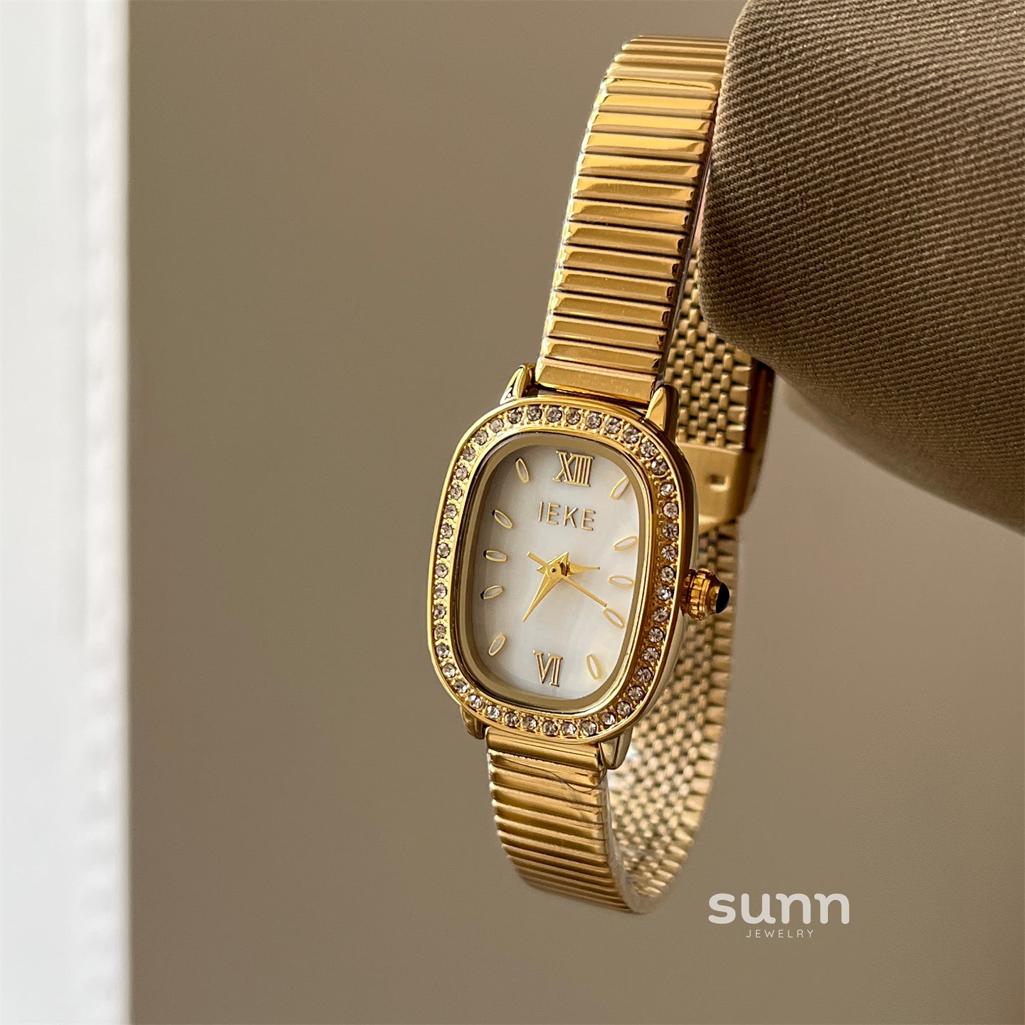 Zahraa Vintage Inlaid Watch [FWG7CW0V]