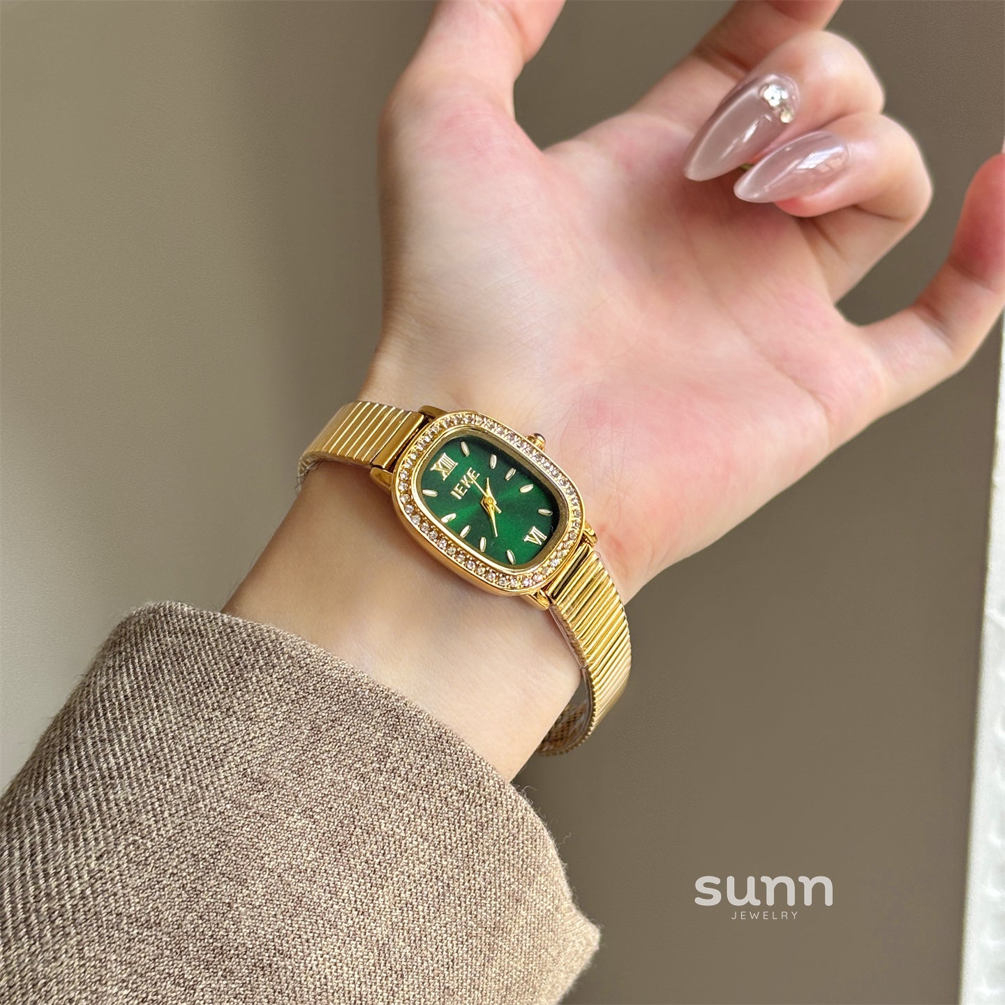 Zahraa Vintage Inlaid Watch [CEF77T7H]