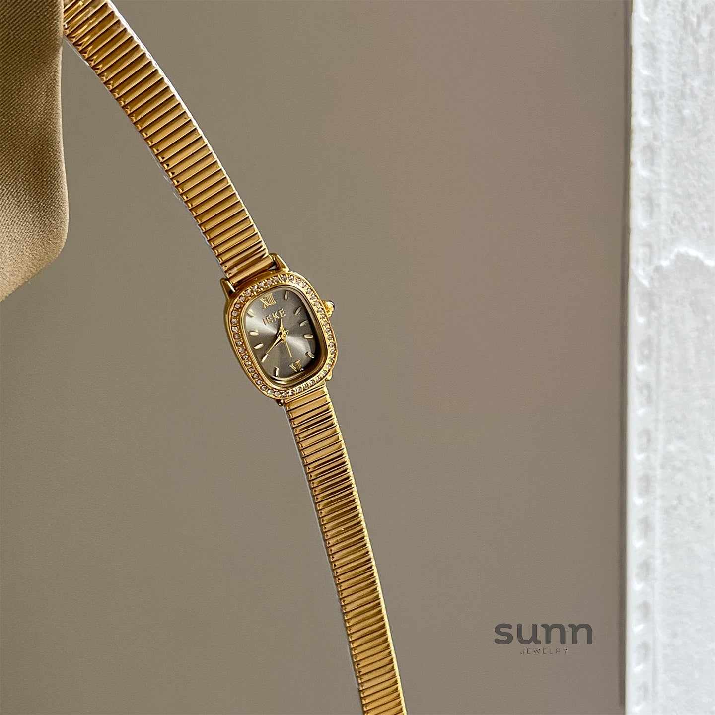 Zahraa Vintage Inlaid Watch [XBSMA2J9]
