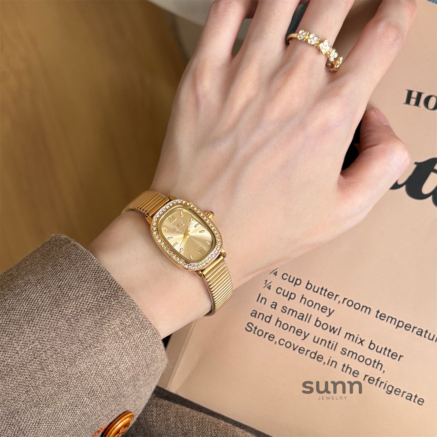 Zahraa Vintage Inlaid Watch [EERXRAHG]