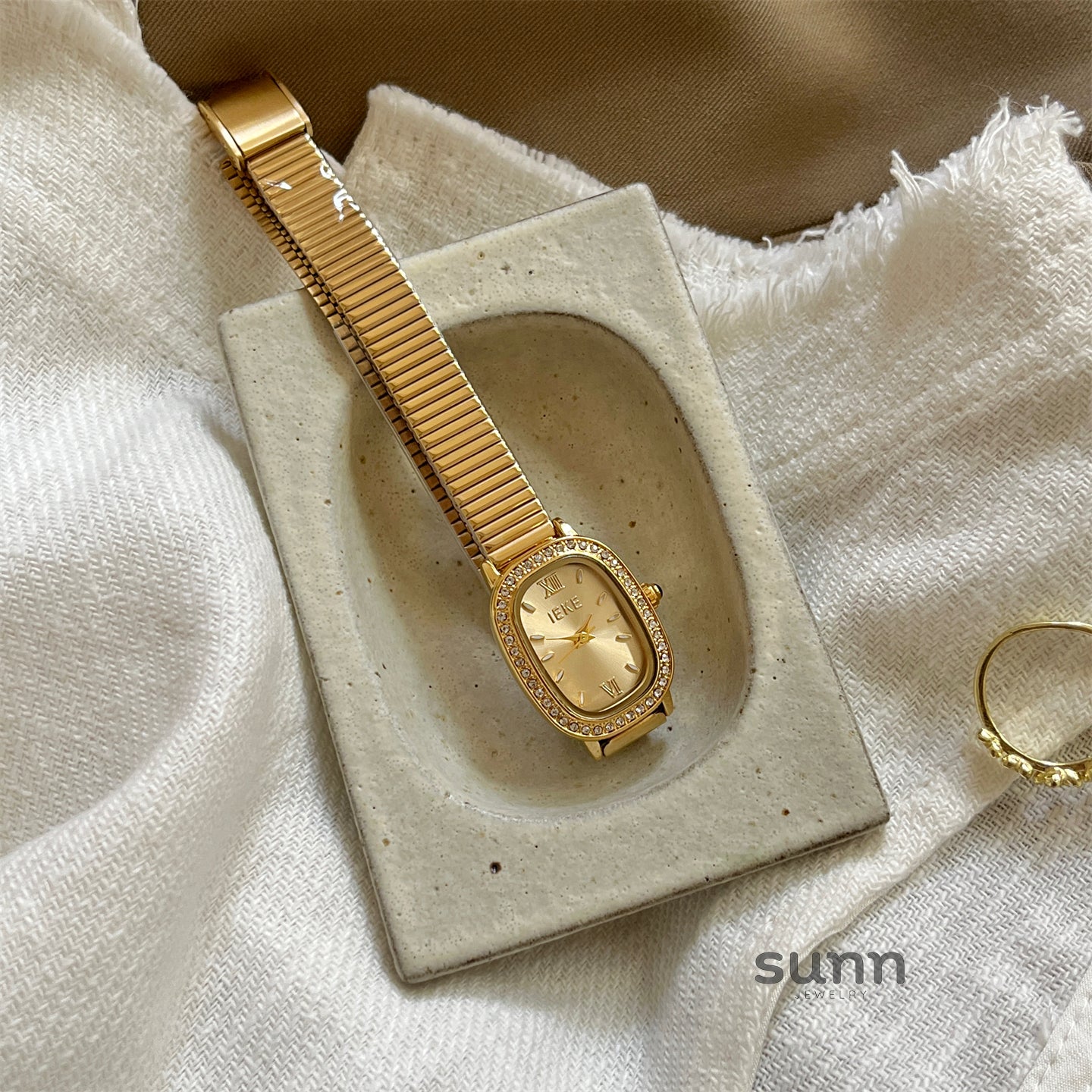 Zahraa Vintage Inlaid Watch [D90HUYII]
