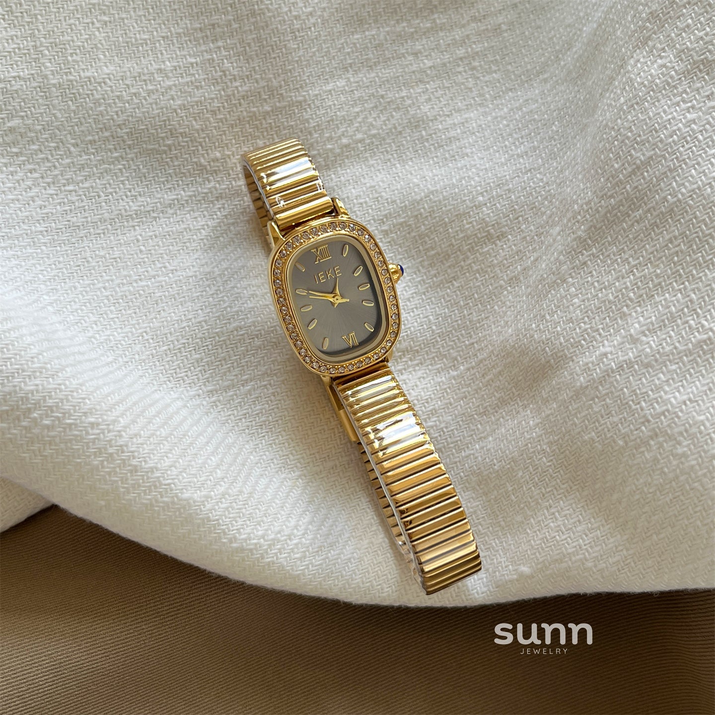 Zahraa Vintage Inlaid Watch [KD1GA0SU]