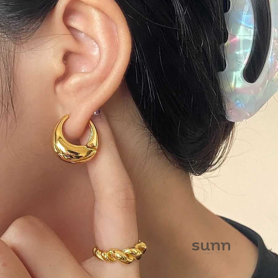 Zaidee Sleek U-Shaped Hoops [BQ9VPEZ5]