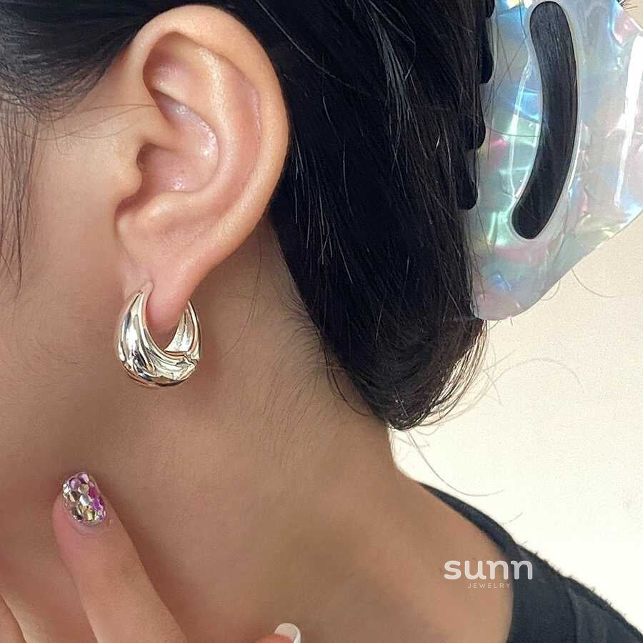 Zaidee Sleek U-Shaped Hoops [7ESK2888]