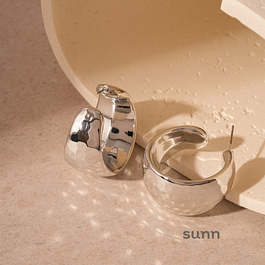 Zainab Sculptural C-Hoop Earrings [PSGF67LQ]