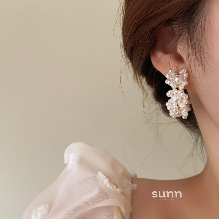 Zakia Pearl Flower Hoop Earrings [36653NB0]