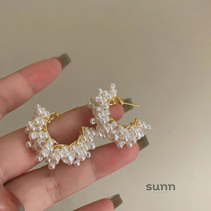Zakia Pearl Flower Hoop Earrings [FPC0JDKZ]