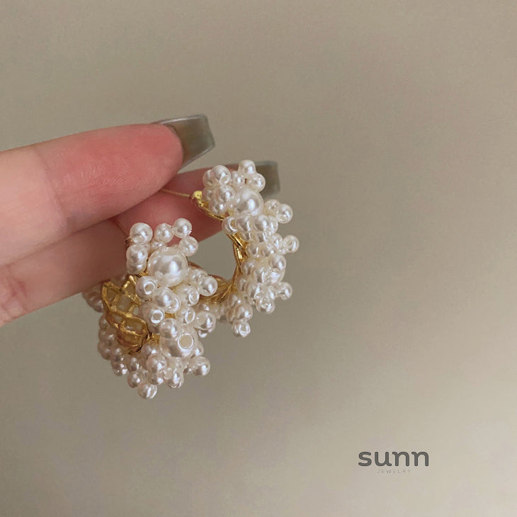 Zakia Pearl Flower Hoop Earrings [DT61ASY3]