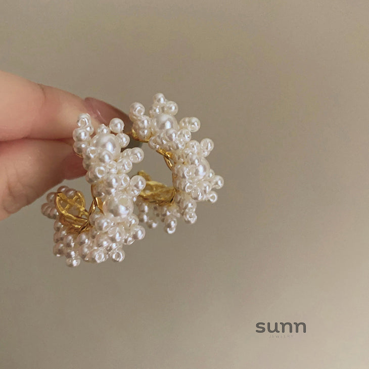 Zakia Pearl Flower Hoop Earrings [18QPAJHZ]