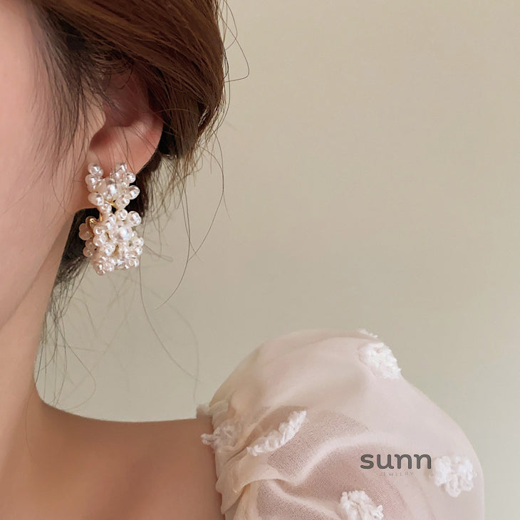 Zakia Pearl Flower Hoop Earrings [EU0V1BYO]
