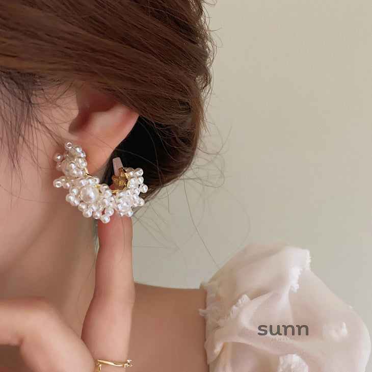 Zakia Pearl Flower Hoop Earrings [EFNIGAS1]