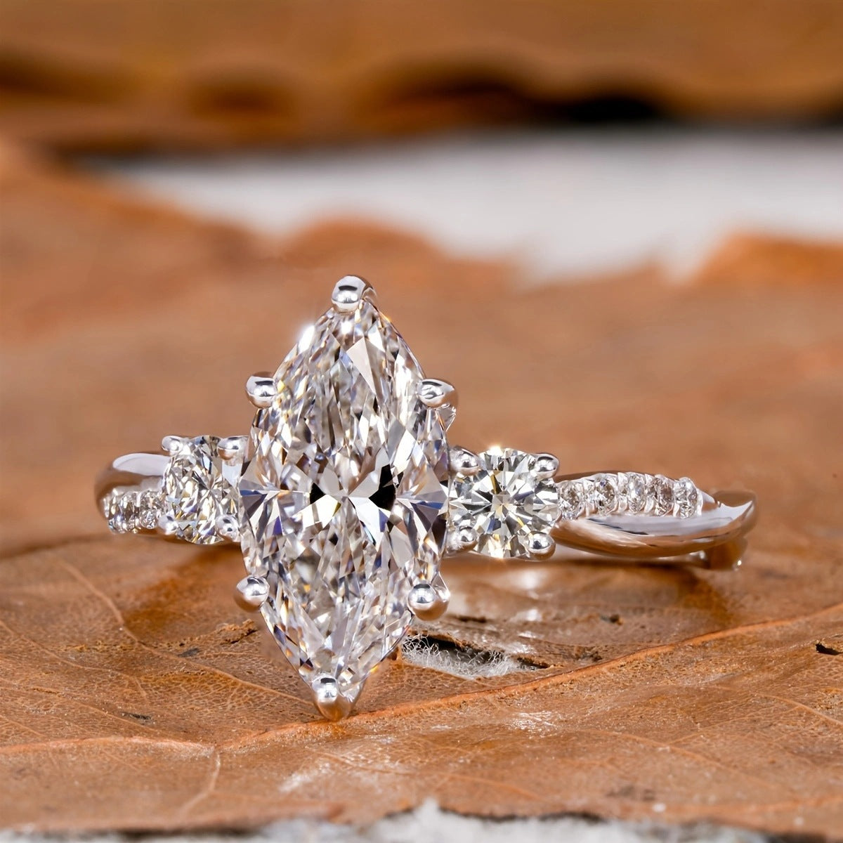 Zaliyah Oval Zircon Ring [2J1VCHZV]