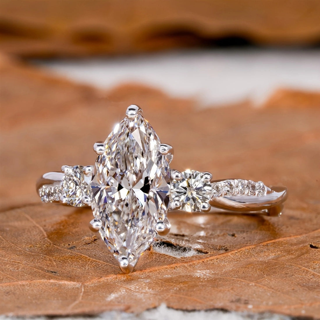 Zaliyah Oval Zircon Ring [2J1VCHZV]