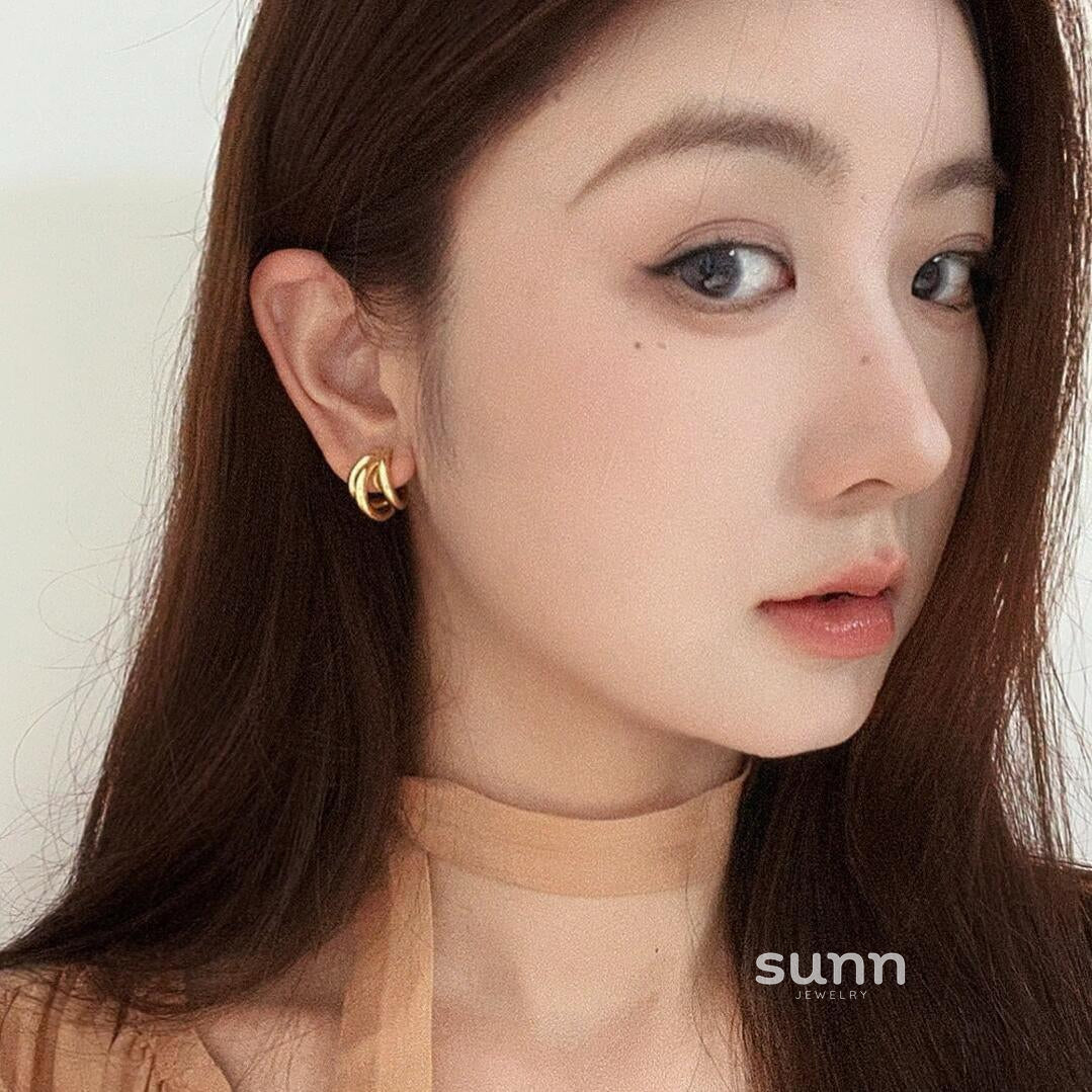 Zamara Golden Crystal Ear Cuff