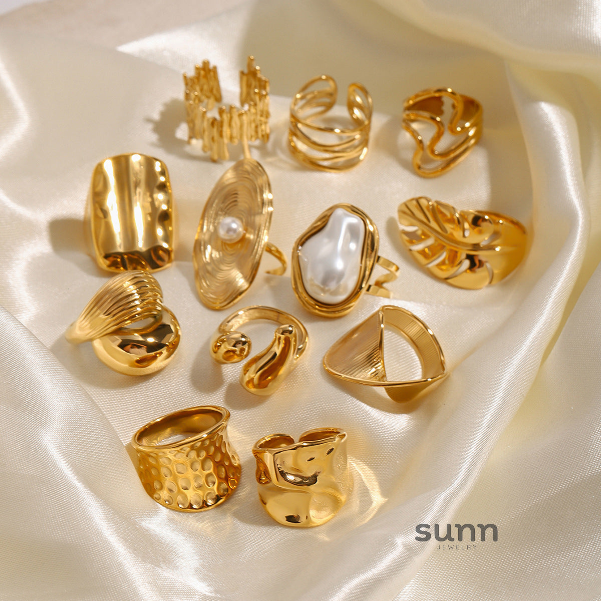 Zamari Pearl Gold Statement Ring [SEMHAVZ3]