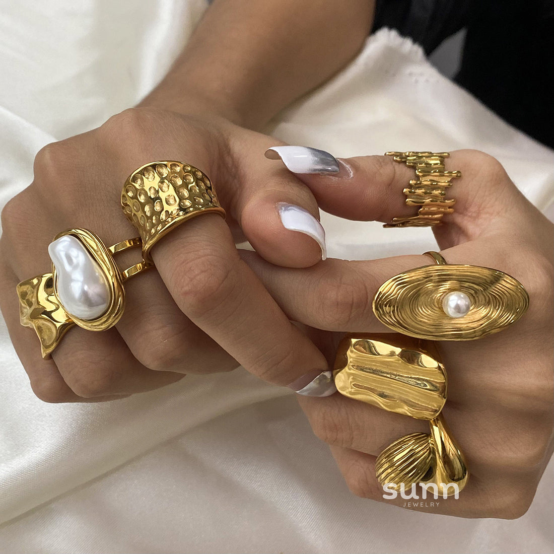 Zamari Pearl Gold Statement Ring [AY23RB2C]