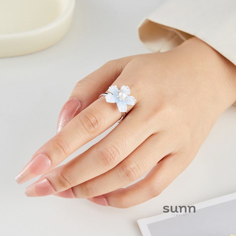 Zamaya Gradient Crystal Camellia Ring [QOM0DTDI]