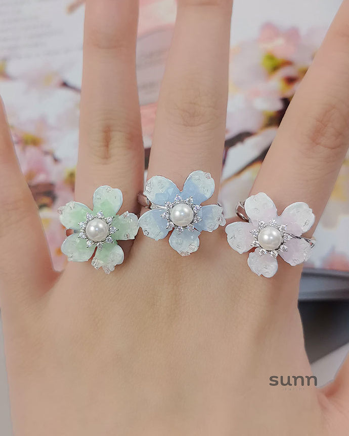 Zamaya Gradient Crystal Camellia Ring [4NSGP77V]