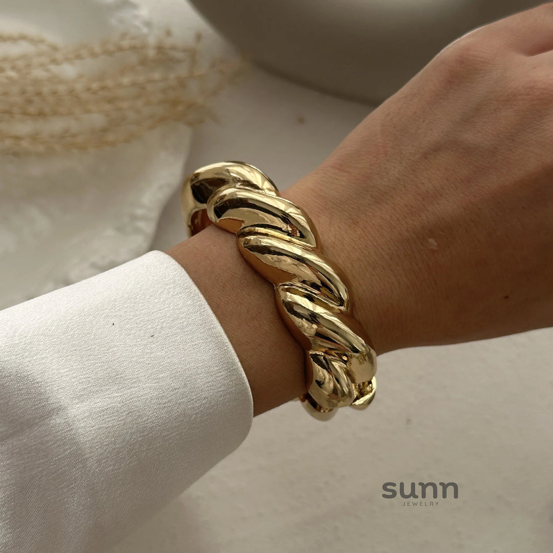 Zamiya Sculptural Metal Bangle